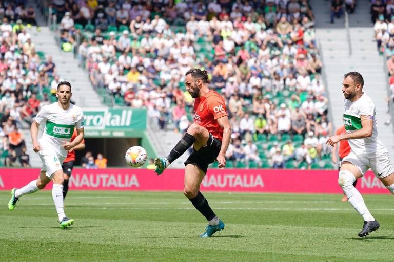 El Mallorca del ‘Vasco’ Aguirre fue goleado por el Elche