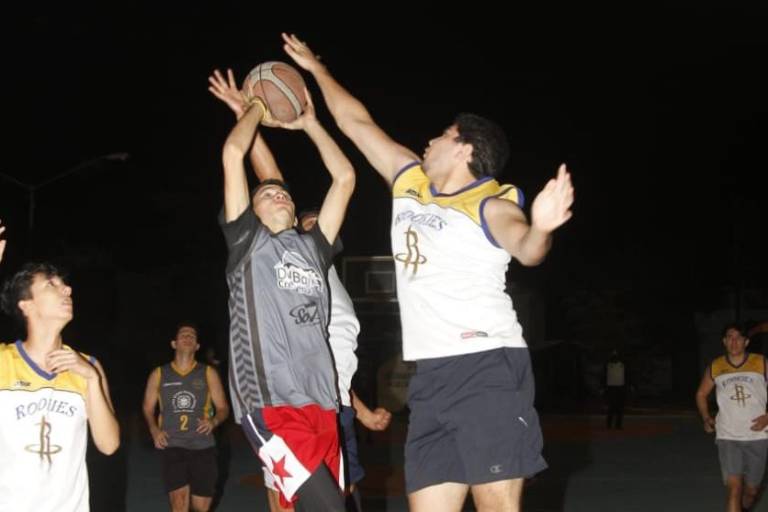 Restaurante El Velero no baja el ritmo en la cancha Casa Hogar de Mazatlán