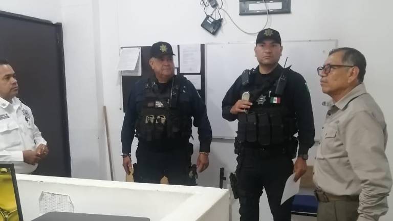 El titular de la SSP estuvo acompañado de elementos de del Ejército Mexicano, la Policía Estatal y Municipal.