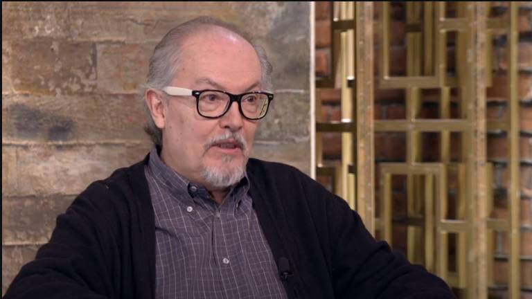 El escritor Álvaro Uribe murió a la edad de 68 años.