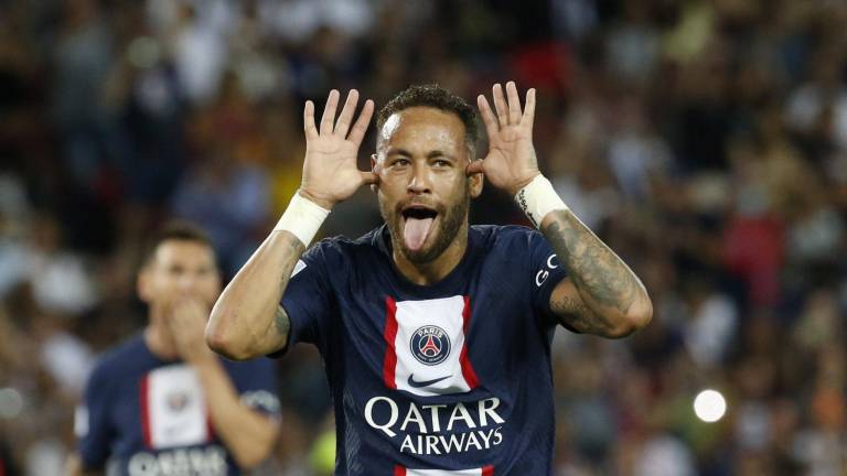 Neymar celebra uno de sus dos tantos.