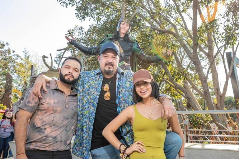 Los Aguilar se dan un espacio entre conciertos para disfrutar Disneyland
