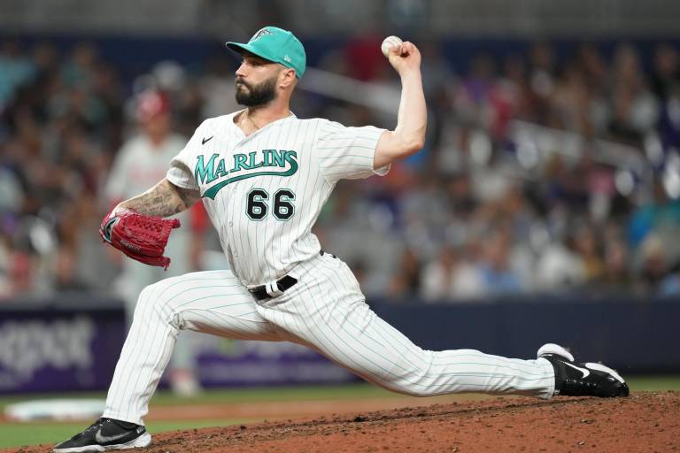 Padres adquieren al cerrador Scott desde Marlins por cuatro prospectos