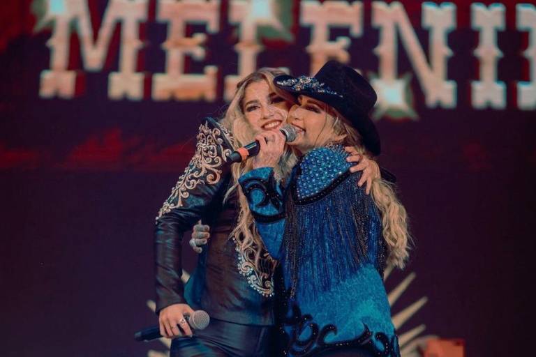 Melenie Carmona, hija de Alicia Villarreal, debuta como cantante junto a su madre