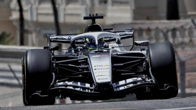 Checo Pérez arranca en la zona media durante el viernes del GP de Mónaco