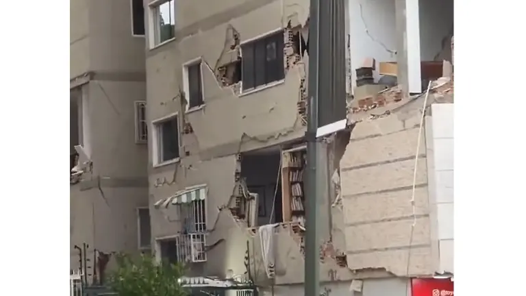 El movimiento telúrico ocurrió 40 segundos después de un sismo precursor de magnitud 7.2 que sacudió la misma zona.