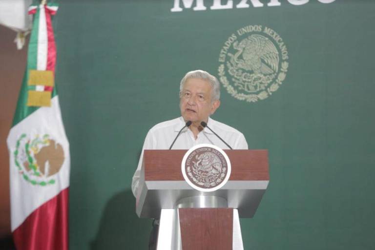 Se compromete AMLO a vacunar a adultos mayores en un mes