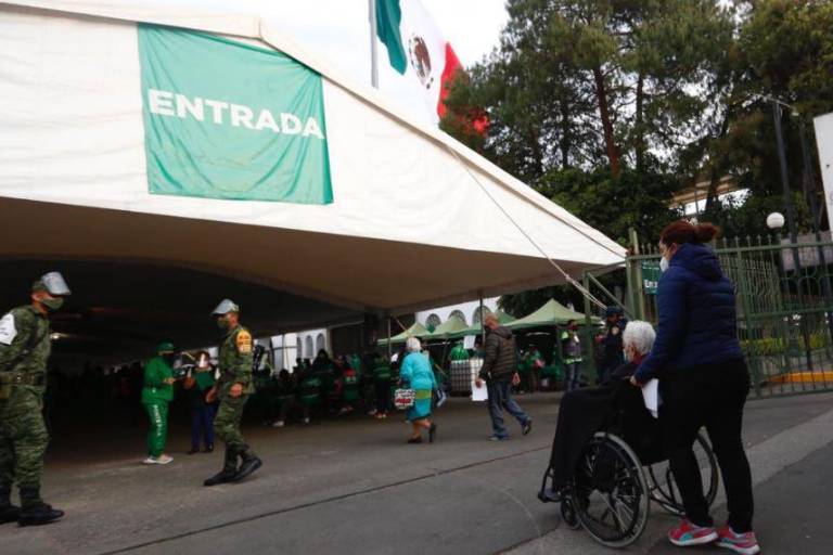 México rompe su propio récord de vacunación: 556 mil dosis aplicadas en un día. Van 14 millones