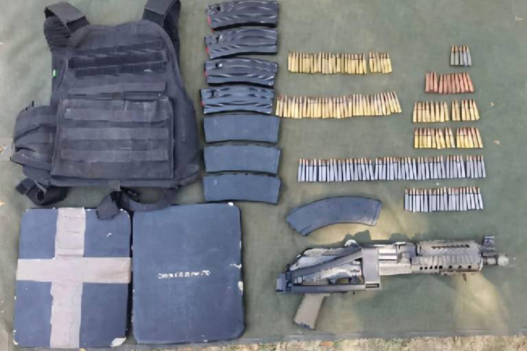 Ejército asegura arma de alto poder, cargadores y cartuchos en Culiacán