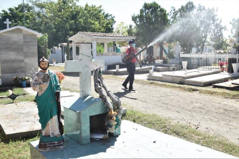 Para el Día de Muertos en panteones de Mazatlán, las visitas durarán 30 minutos y cuatro integrantes por familia