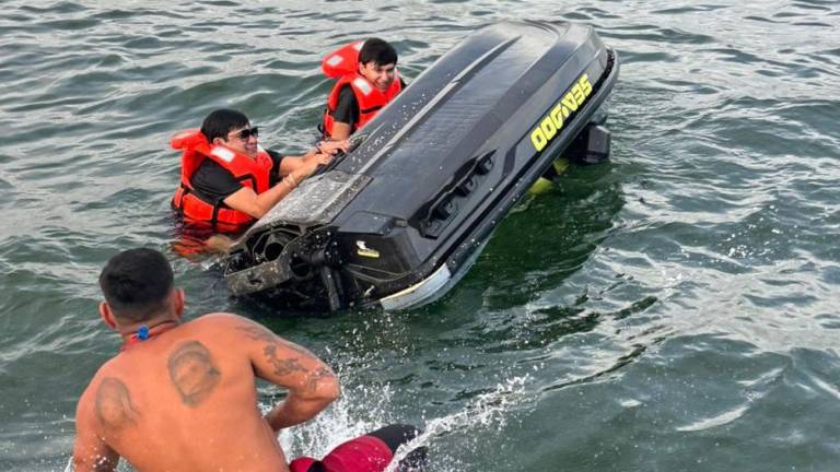 Salvavidas de Mazatlán atienden a bañistas en diversas emergencias