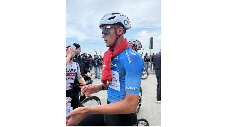 Isaac del Toro demostró potencia en los ascensos, pero las bonificaciones tácticas de Pellizzari le costaron el liderato.