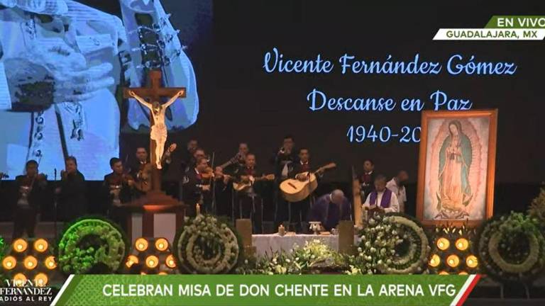 En misa de cuerpo presente, despiden familia y miles de fans a Vicente Fernández