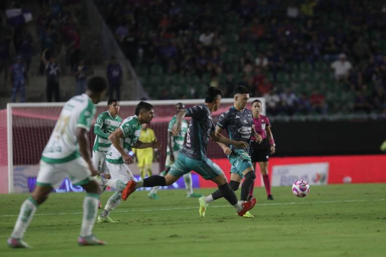 Mazatlán FC rescata un agónico empate en casa ante Santos Laguna y evita la catástrofe