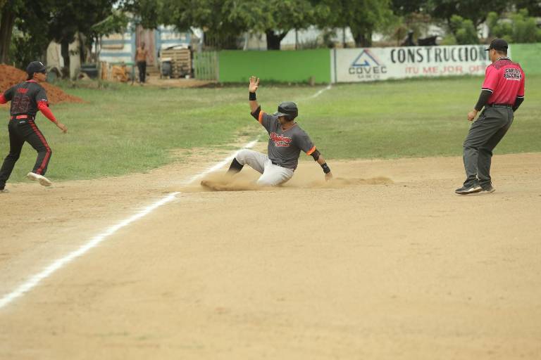 Alijadores de Chito Cano recaptura la corona de la Liga de Beisbol CB del Club Polluelos