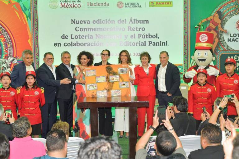 Como parte del mundial social, Lotería Nacional y Panini lanzan nueva edición gratuita del Álbum Retro de Fútbol que colecciona la memoria de México