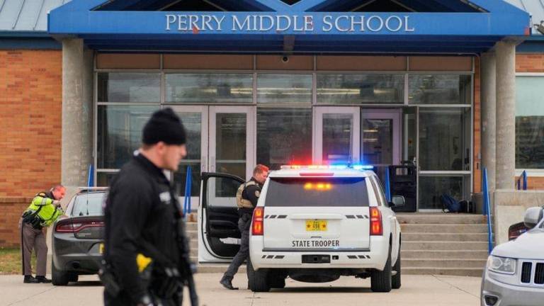 Adolescente abre fuego en escuela de EU; hay un estudiante muerto y cinco heridos