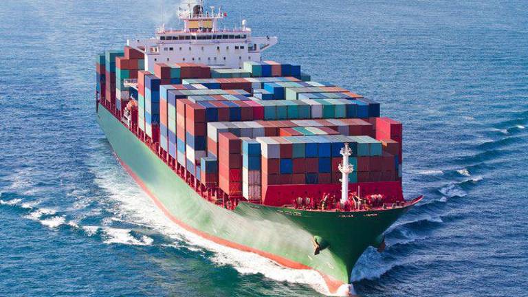 La amenaza de los ataques hutíes ha llevado a muchas empresas navieras a desviar las rutas de sus barcos hacia el sur para rodear el Cabo de Buena Esperanza.