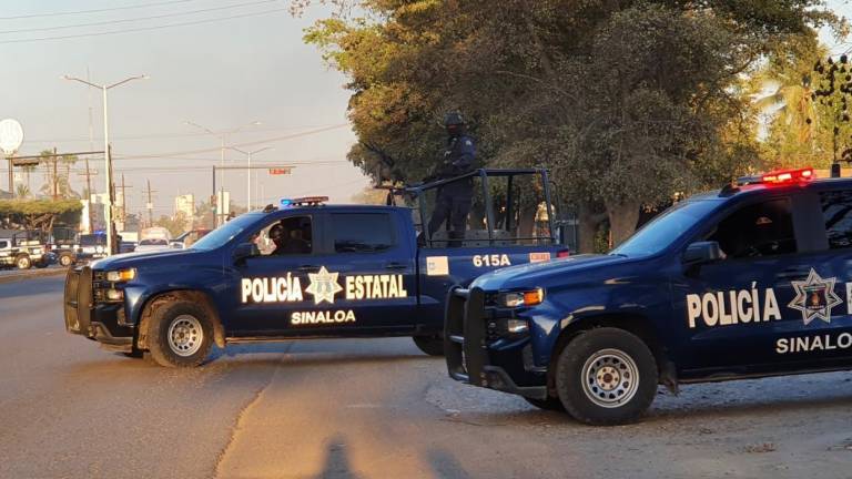 Reportan denuncias de turistas por presunta extorsión de parte de policías estatales en Sinaloa