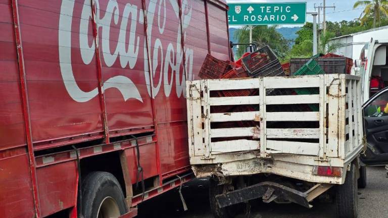 Cuatro vehículos se vieron involucrados este martes en el accidente registrado en la carretera México 15.