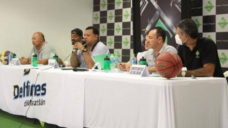 El presidente de Delfines de Mazatlán, Sergio Hernández, junto con su coach Pablo Andrade Quintero informaron todo lo relacionado con el término del rol regular y el comienzo de la ronda de postemporada.