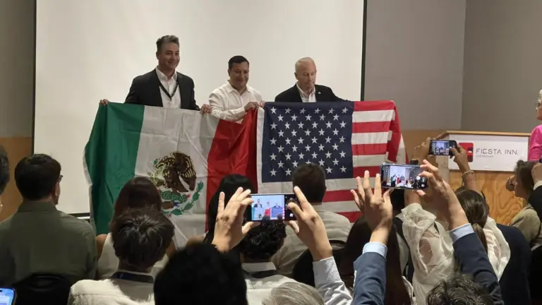 Puesta en marcha simbólica de los trabajos de construcción de la planta Pacífico Mexinol.