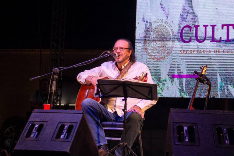 Conquista Fernando Delgadillo a los duranguenses con su música