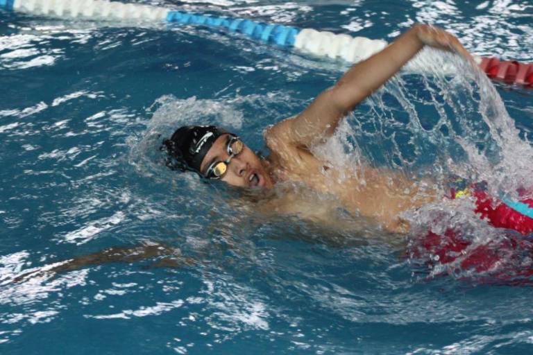 Mazatlán luce en estatal de natación