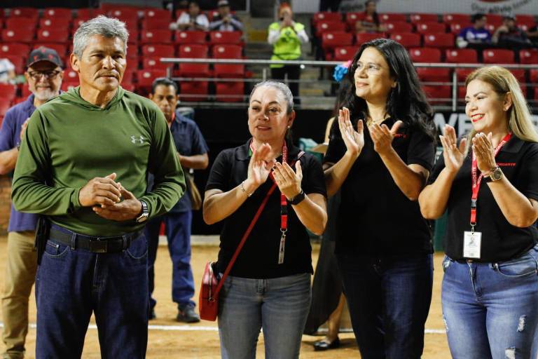 Rinde Venados homenaje a la trayectoria del fotoperiodista Andrés García