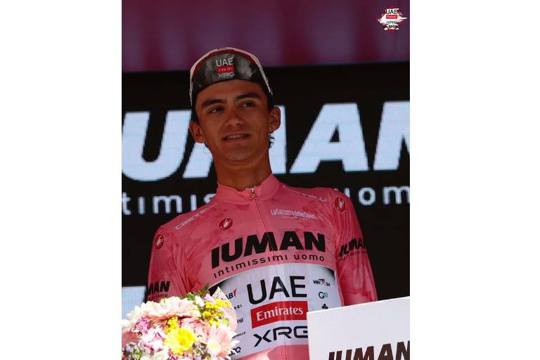 Isaac del Toro y la maglia rosa: ‘Es como el mejor sueño, no puedo describirlo’