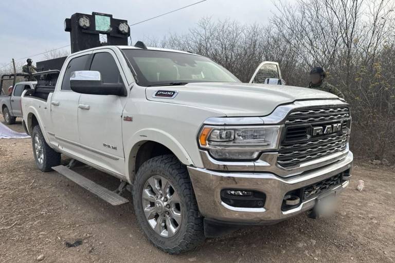 Aseguran camioneta blindada en Elota
