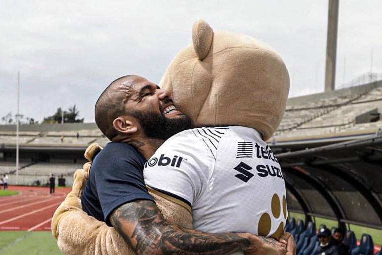 Dani Alves confirma que seguirá con Pumas de la UNAM