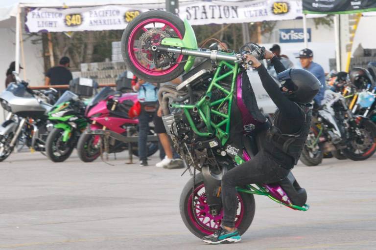 Exhiben pilotos acrobacias en Copa Mazatlán Stunt Riders