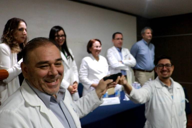 Reconocen la investigación científica de dos profesionales del Hospital General de Culiacán