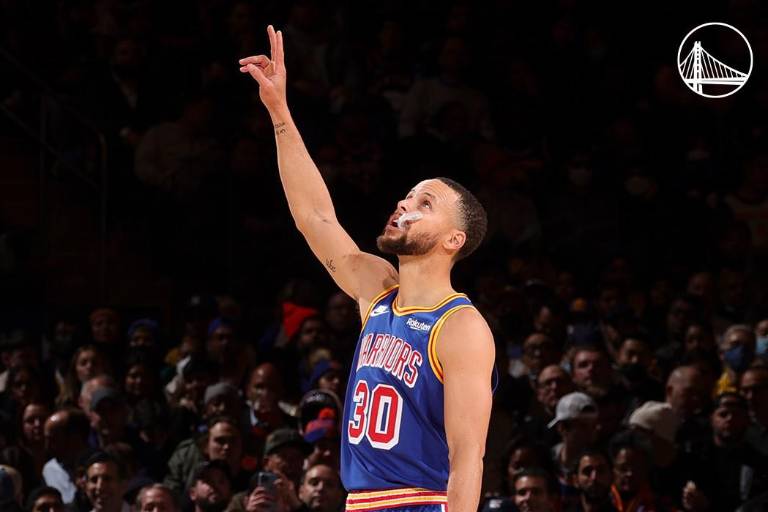 Stephen Curry vive momento histórico en triunfo de los Warriors, en la NBA