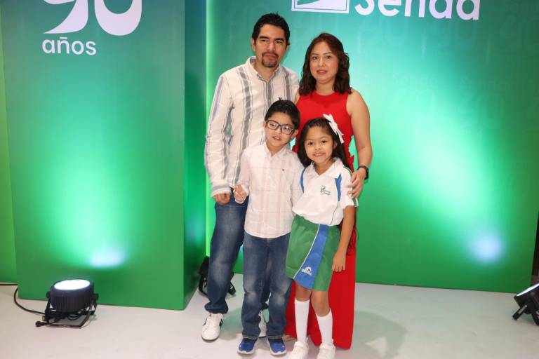 Celebran su graduación los pequeños de preescolar del Instituto Senda