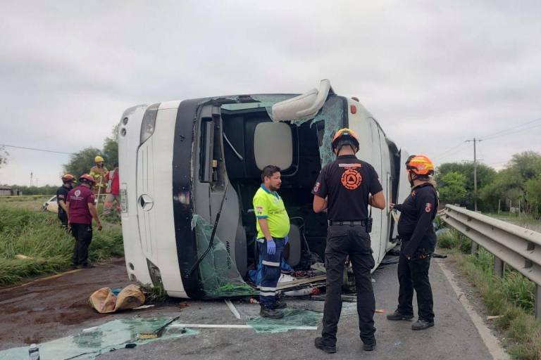 Mueren al menos 11 personas, entre ellos dos menores, en accidente de autobús en Nuevo León