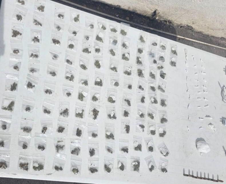 $!Decomisan drogas, armas y 15 celulares en revisión al penal de Aguaruto, Culiacán