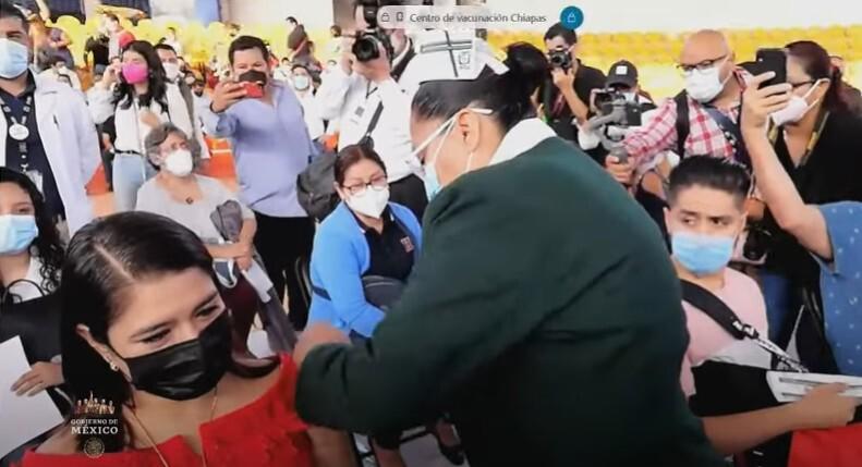 $!Se necesita volver a clases presenciales, dice AMLO en arranque de vacunación a maestros