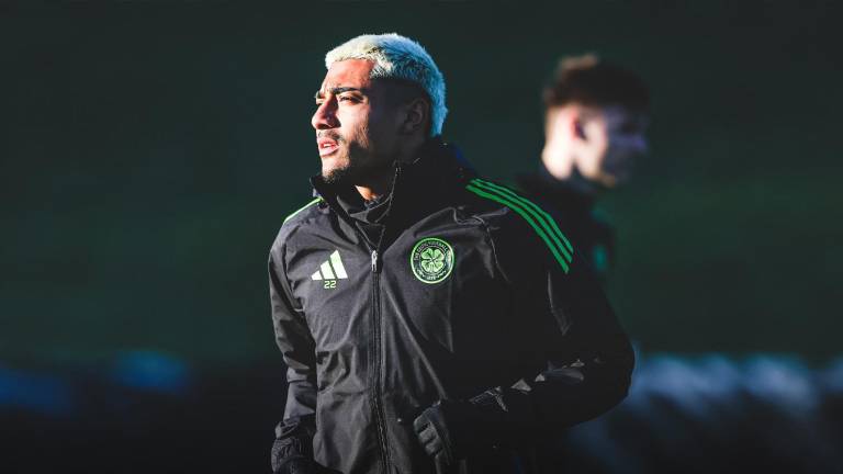 Julián Araujo ingresó al minuto 67.