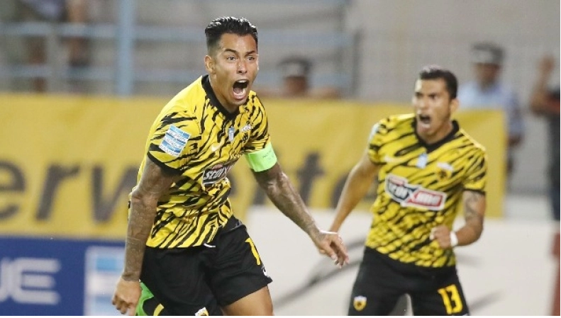 $!Orbelín Pineda se estrena como goleador en la Superliga de Grecia (VIDEO)