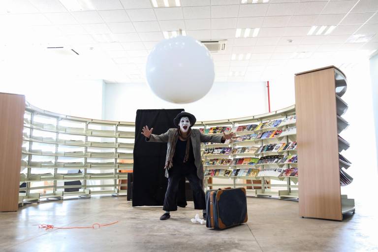 Cuentan la historia de una maleta mágica