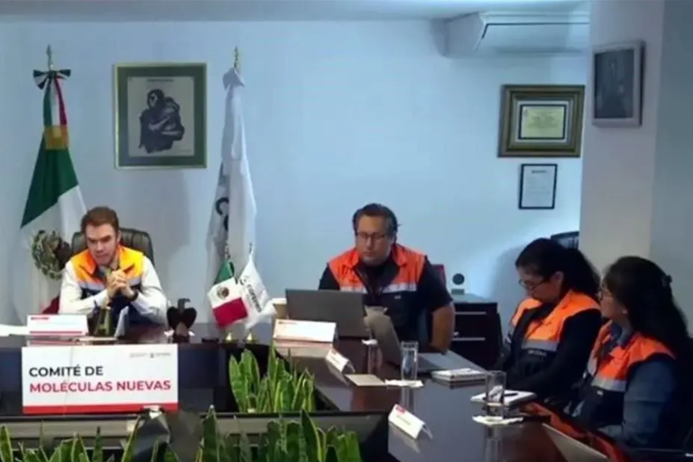 Cofepris da visto bueno a la vacuna Moderna y Pfizer, pero no a la de AstraZeneca