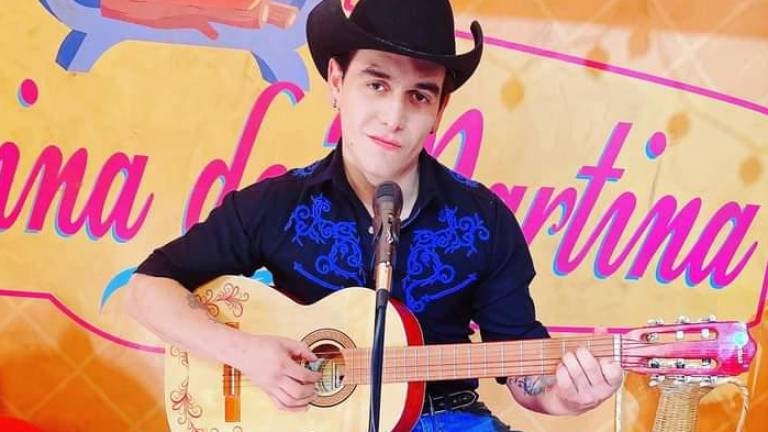El cantante y actor Julián Figueroa falleció este domingo con apenas 27 años de edad.