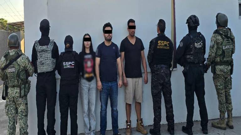 Tres personas fueron detenidas y una víctima liberada durante un cateo en el norte de Culiacán.