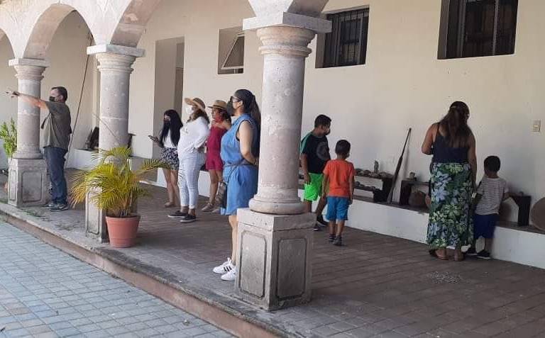 Grupos de turistas acuden a disfrutar del museo de Historia Regional
