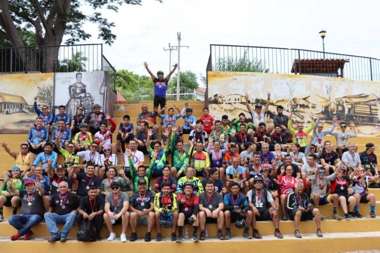 El Rosario reúne a más de 100 ciclistas en rodada por 367 aniversario de fundación