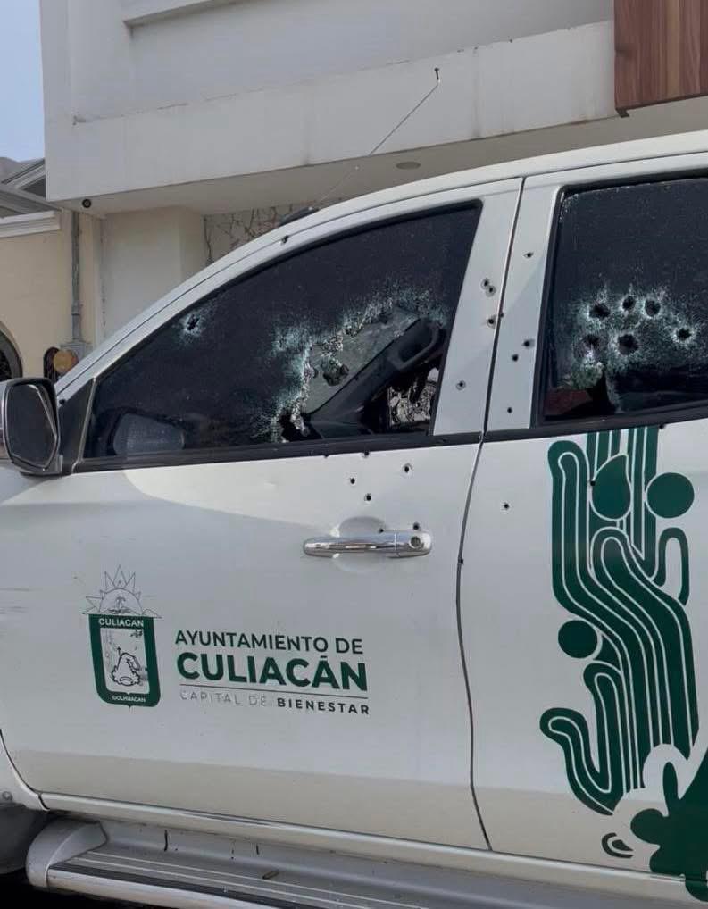 $!Asesinan a una persona dentro de camioneta del Ayuntamiento de Culiacán, en el sector Villa Universidad