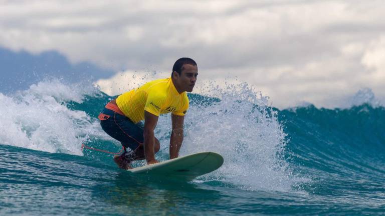 Sinaloense Martín Díaz se alista para el Tour Mundial de Para Surfing, en Estados Unidos