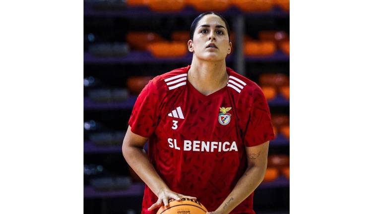 La basquetbolista mazatleca Mariana Valenzuela se corona en la Supercopa de Portugal con el Benfica.